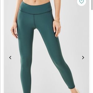 Fabletics Mid-Rise Pureluxe Capri